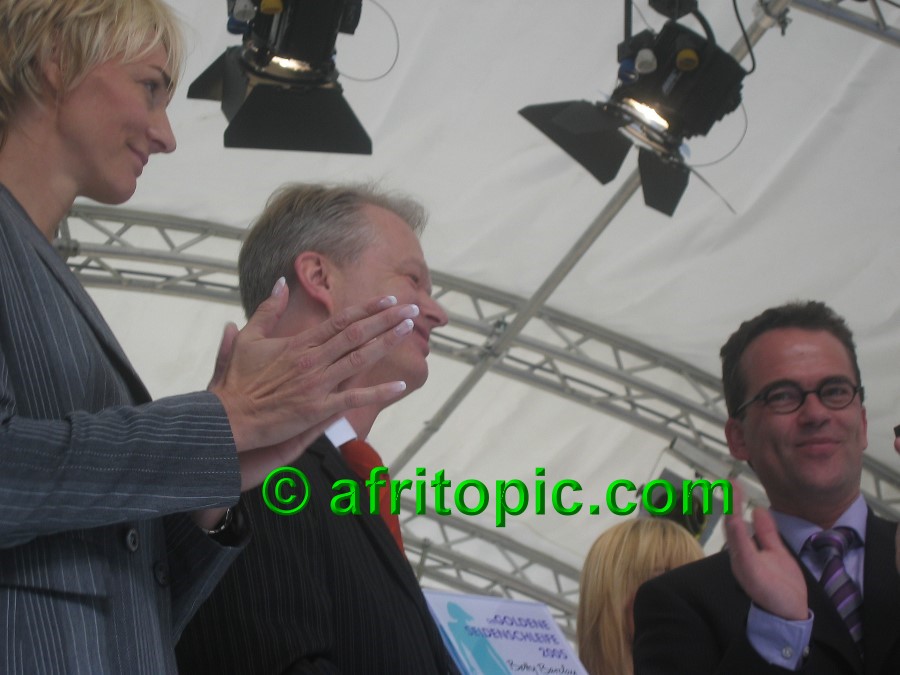 ../Images/Krefeld-Strssenmodenschau-2005 125.jpg